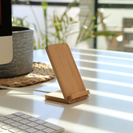 Chargeur simple en bambou pour bureau personnalisable